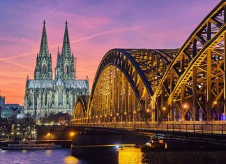 Check in thành phố Cologne cổ kính trong tour du lịch Đức