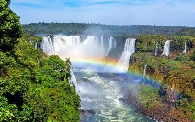 Chiêm ngưỡng vẻ đẹp hùng vĩ của thác nước Iguazu khi du lịch Brazil